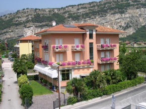 Гостиница Villa Orchidea  Наго-Торболе